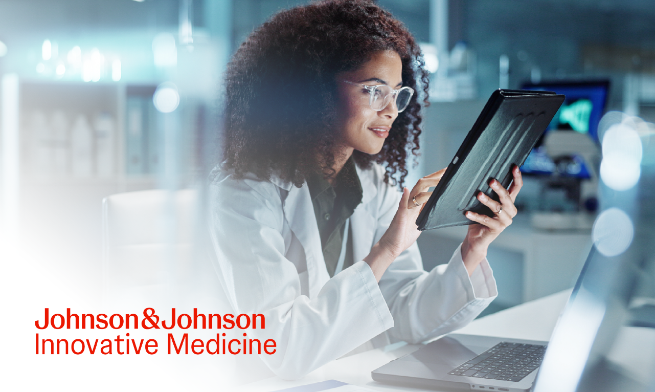 Researcher in a laboratory environment using a digital tablet, with the Johnson & Johnson Innovative Medicine logo. The image reflects technological innovation applied to healthcare and biomedical research.